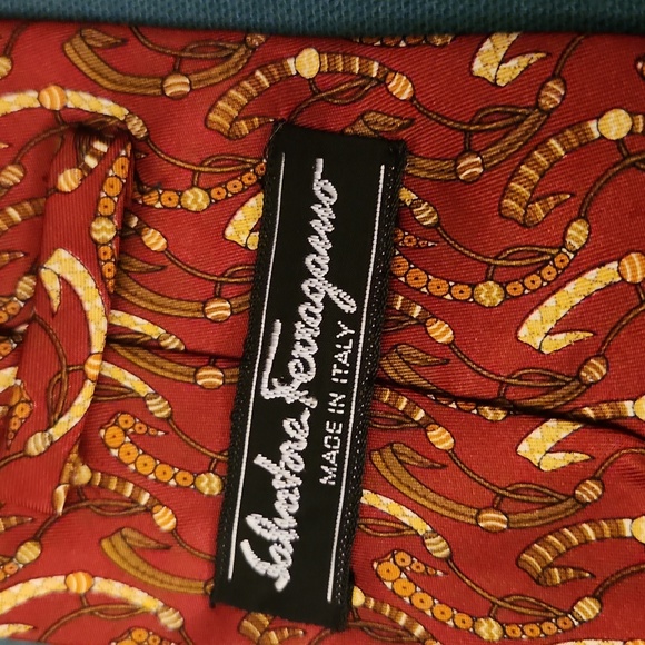 SALVATORE Ferragamo tie red , silk, like new condition - Picture 3 of 4